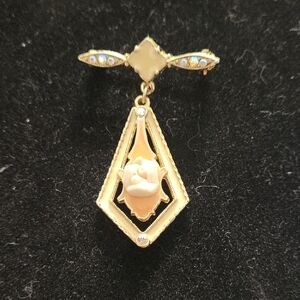 Elegant Gold and Cream Brooch